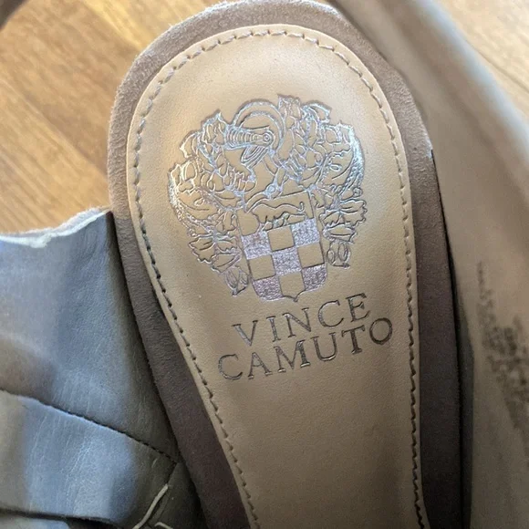 *last chance!!* Vince Camuto | Women’s tan suede side zip wedges - Picture 11 of 16